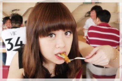 微感成熟小女孩 – LiViNER Cafe 咖啡館