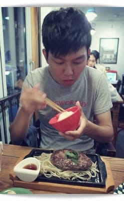 2013年韓國行Day1 飽滿多汁漢堡排 – 弘大”含博食堂”
