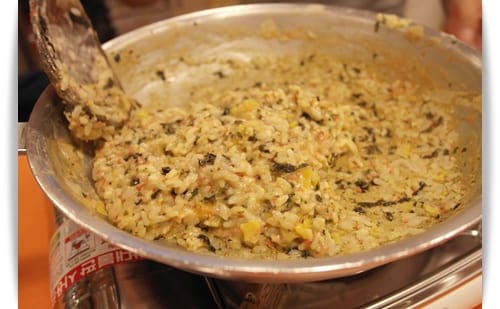 2013年韓國行Day3 起士年糕鍋~邊吃邊牽絲!!! – 弘大 “칼라떡볶이-누리미 六色鍋”
