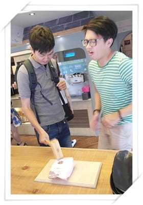 2013年韓國行Day4 療癒系甜點!? – 弘大 “CAFE SCHNEEBALLEN”