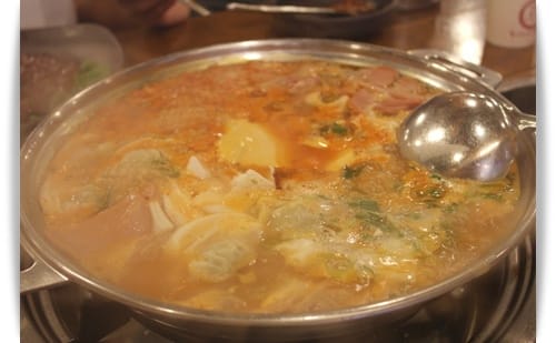 2013年韓國行Day4 部隊鍋越吃越上癮!!! – 明洞 “최씨아저씨부대찌개崔氏大叔部隊鍋”