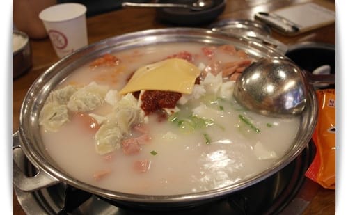 2013年韓國行Day4 部隊鍋越吃越上癮!!! – 明洞 “최씨아저씨부대찌개崔氏大叔部隊鍋”