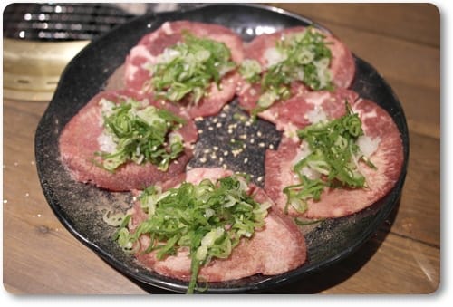 來這就要親一下呀!!! – 乾杯燒肉居酒 高雄五福店