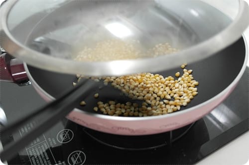 [My Little Kitchen] 在家看電影的1號餐~~奶油爆米花