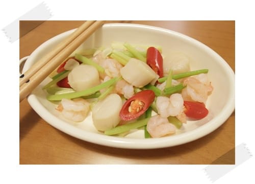 [My Little Kitchen] 吃的到鮮味喔~~~芹菜炒雙鮮(干貝+蝦仁)