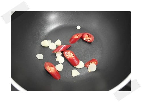 [My Little Kitchen] 吃的到鮮味喔~~~芹菜炒雙鮮(干貝+蝦仁)