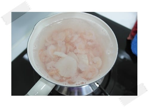[My Little Kitchen] 吃的到鮮味喔~~~芹菜炒雙鮮(干貝+蝦仁)