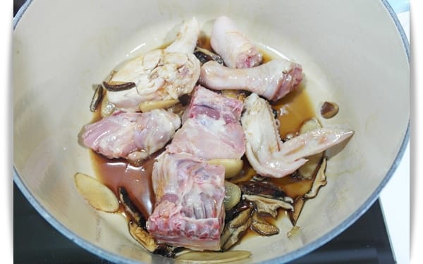 [My Little Kitchen] 天冷了~~來鍋麻油香菇雞肉飯吧!!