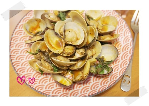 [My Little Kitchen] 有異國風味的”九層塔番茄炒蛤犡”