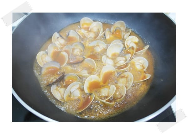 [My Little Kitchen] 有異國風味的”九層塔番茄炒蛤犡”