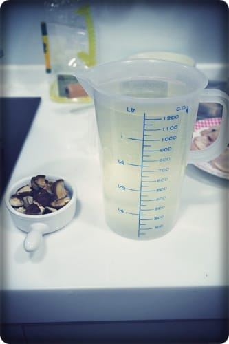 [My Little Kitchen] 不敗的元氣湯品!! – 香菇雞湯