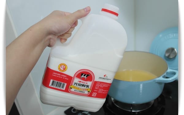[My Little Kitchen] 香醇濃郁好溫暖!! – 牛奶火鍋