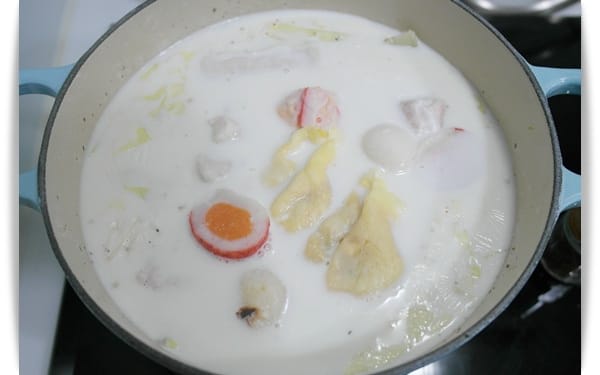 [My Little Kitchen] 香醇濃郁好溫暖!! – 牛奶火鍋