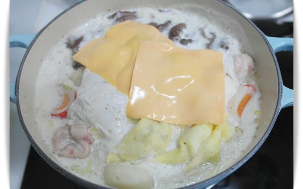 [My Little Kitchen] 香醇濃郁好溫暖!! – 牛奶火鍋