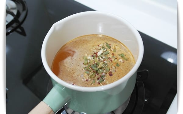 [My Little Kitchen] 宵夜吃什麼~~~來碗”濃醇版辛拉麵”!!