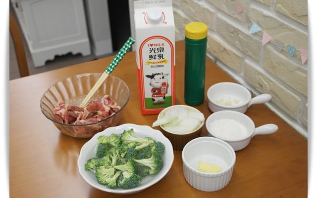 [My Little Kitchen] 白醬電鍋泡菜燉飯~香濃又香辣!!