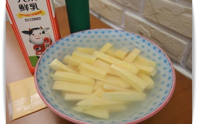 [My Little Kitchen] 烤地瓜條佐起士醬~~甜甜鹹鹹好味道!!