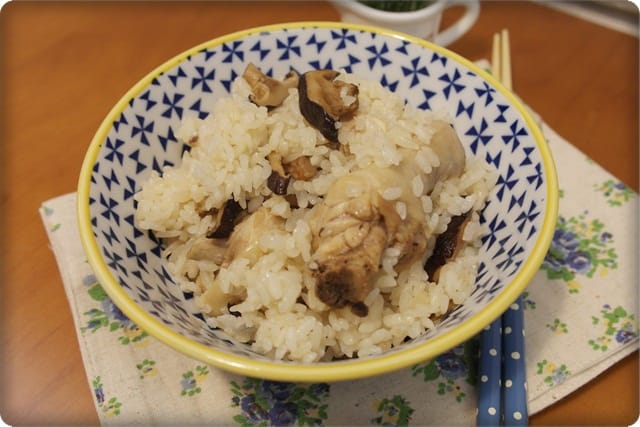 [My Little Kitchen] 用電鍋煮”麻油雞飯”~~香氣誘人好美味!!
