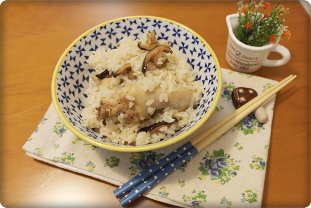 [My Little Kitchen] 用電鍋煮”麻油雞飯”~~香氣誘人好美味!!