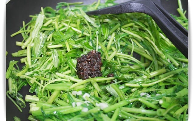 [My Little Kitchen] 蝦醬空心菜!!多了鮮味兒~~