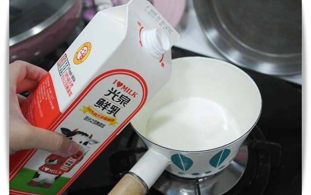 [My Little Kitchen] 可愛小甜點!! – 卡士達草莓塔
