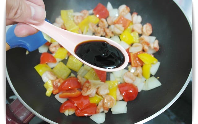 [My Little Kitchen] 好鮮豔!!雙椒炒蝦仁~~