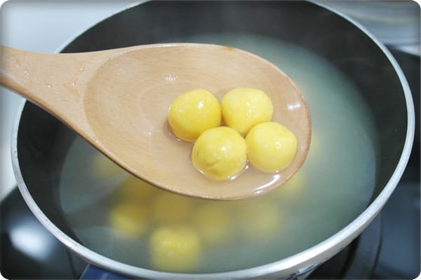[My Little Kitchen] 趁熱吃，好暖心!! – 黑糖地瓜圓湯