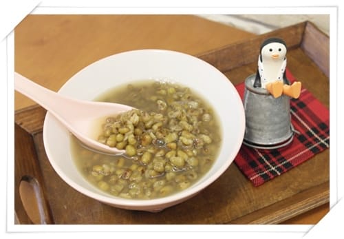 [My Little Kitchen] 看過來~~夏天人氣冰品!! – 免機器”芒果牛奶雪花冰”