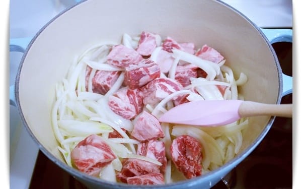 [My Little Kitchen] 好濃稠，好下飯!! – 日式牛肉燴飯