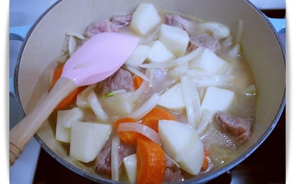 [My Little Kitchen] 好濃稠，好下飯!! – 日式牛肉燴飯