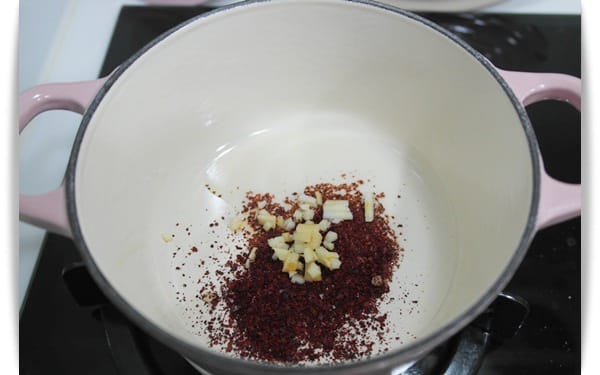 [My Little Kitchen] 熱騰騰的一股暖流 ♪ – 韓式牡蠣豆腐鍋