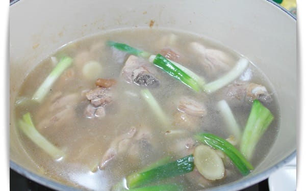 [My Little Kitchen] 酒氣揮發，香氣四溢!! – 花雕雞煨麵