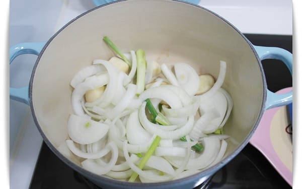 [My Little Kitchen] 讚不絕口的”紅燒豬肉麵”~湯頭濃郁好喝!!
