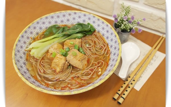 [My Little Kitchen] 讚不絕口的”紅燒豬肉麵”~湯頭濃郁好喝!!