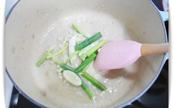 [My Little Kitchen] 奶香四溢!! – 芋頭燉雞