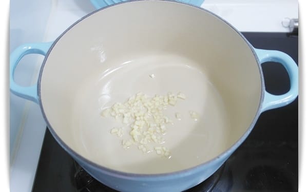 [My Little Kitchen] 麻辣火鍋~自己做真簡單，現在吃正是時候!!