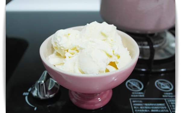 [My Little Kitchen] 好軟Q、會牽絲!! – 仿「Haagen Dazs 哈根達斯麻糬冰淇淋」❤