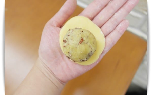 [My Little Kitchen] 古早味，好療癒!! – Moomin嚕嚕咪「核桃綠豆酥」