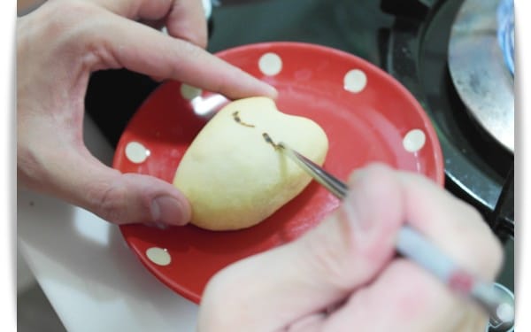 [My Little Kitchen] 古早味，好療癒!! – Moomin嚕嚕咪「核桃綠豆酥」