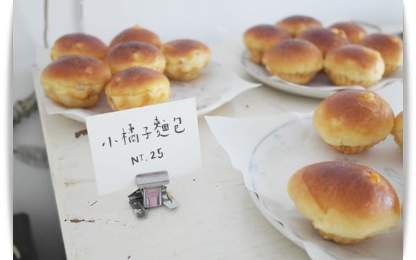老舊公寓裡，有著令人喜愛的香氣 ❤ 「小花麵包店」