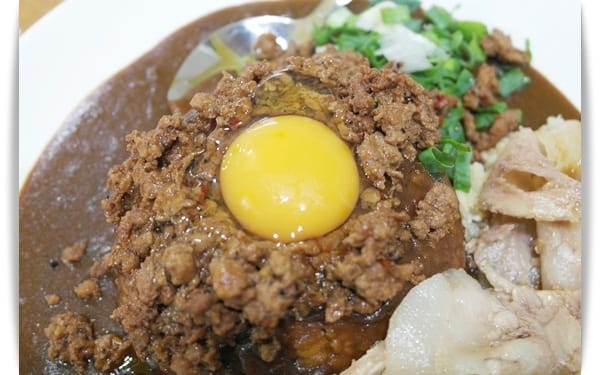 重口味咖哩，加了肉燥很台味很美味!! – 台灣咖哩