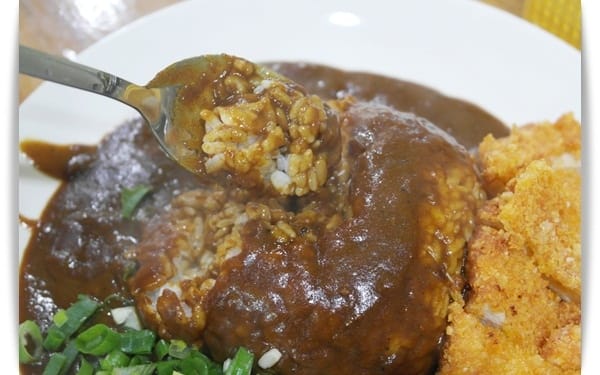 重口味咖哩，加了肉燥很台味很美味!! – 台灣咖哩