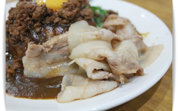 重口味咖哩，加了肉燥很台味很美味!! – 台灣咖哩