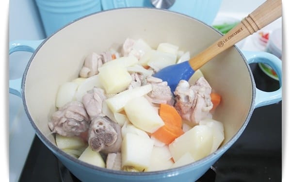 [My Little Kitchen] 吸附湯汁的軟嫩雞肉，香辣又下飯「韓式辣燉雞湯 닭볶음탕」
