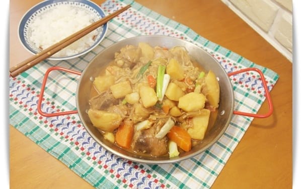 [My Little Kitchen] 吸附湯汁的軟嫩雞肉，香辣又下飯「韓式辣燉雞湯 닭볶음탕」