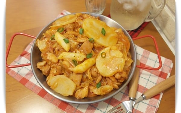 [My Little Kitchen] 吸附湯汁的軟嫩雞肉，香辣又下飯「韓式辣燉雞湯 닭볶음탕」