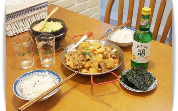 [My Little Kitchen] 吸附湯汁的軟嫩雞肉，香辣又下飯「韓式辣燉雞湯 닭볶음탕」