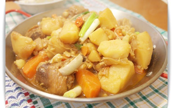 [My Little Kitchen] 吸附湯汁的軟嫩雞肉，香辣又下飯「韓式辣燉雞湯 닭볶음탕」