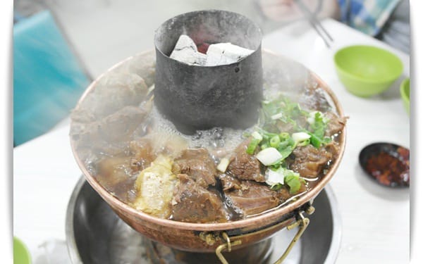 燒滾滾，牛肉丸子火鍋湯頭好讚、吃了會發功!! – 清真恩德元餃子館