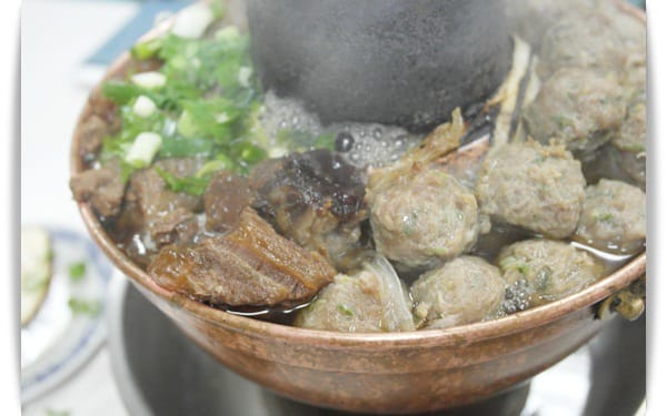 燒滾滾，牛肉丸子火鍋湯頭好讚、吃了會發功!! – 清真恩德元餃子館